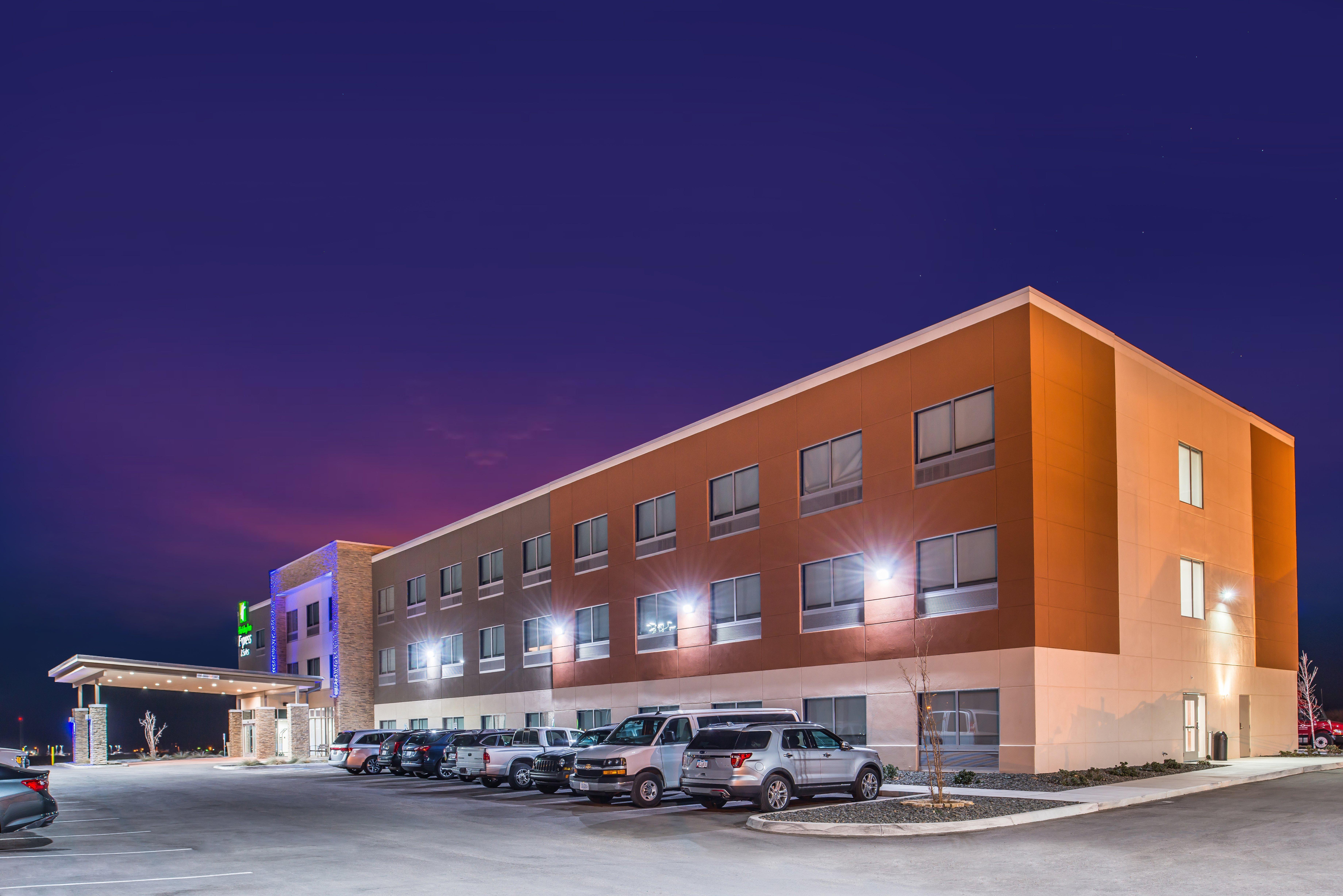 Holiday Inn Express & Suites - Van Horn By Ihg 3*